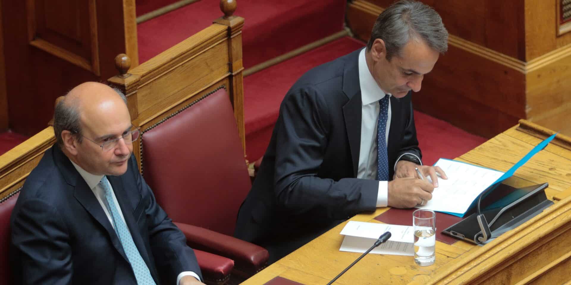 Ο Κυριάκος Μητσοτάκης με τον Κωστή Χατζηδάκη στη Βουλή