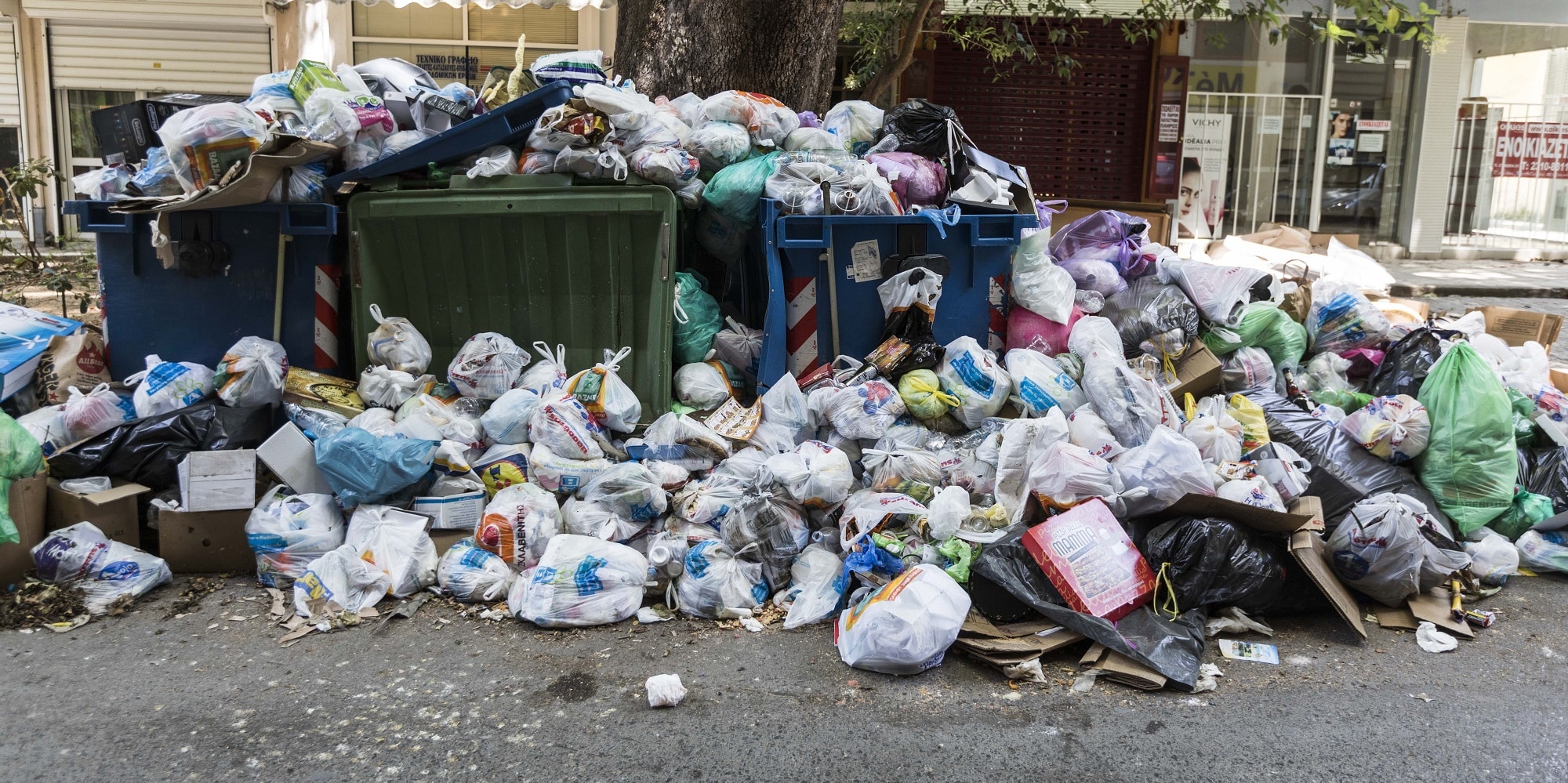 Κάδοι με σκουπίδια στη Θεσσαλονίκη