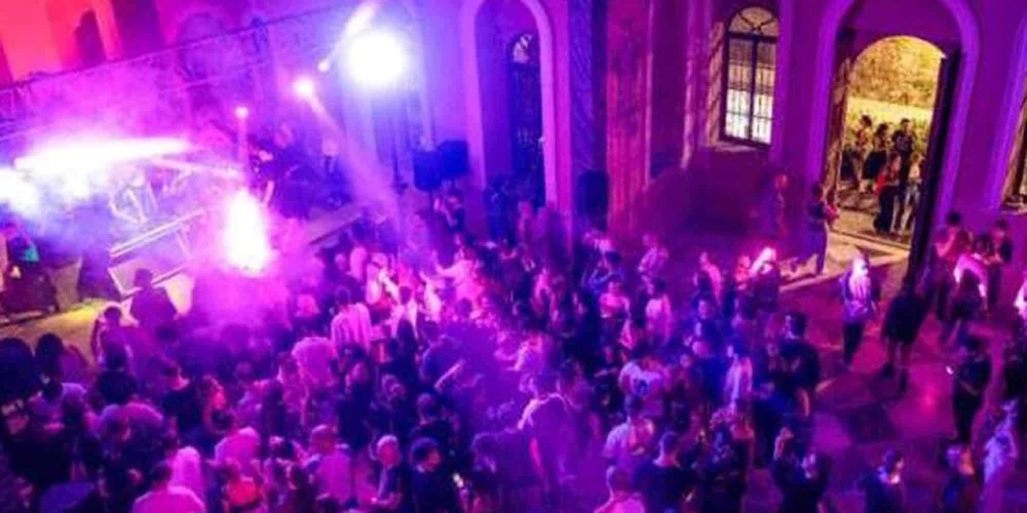 Εικόνα από το πάρτι που έγινε στην Τουρκία μέσα σε Ναό