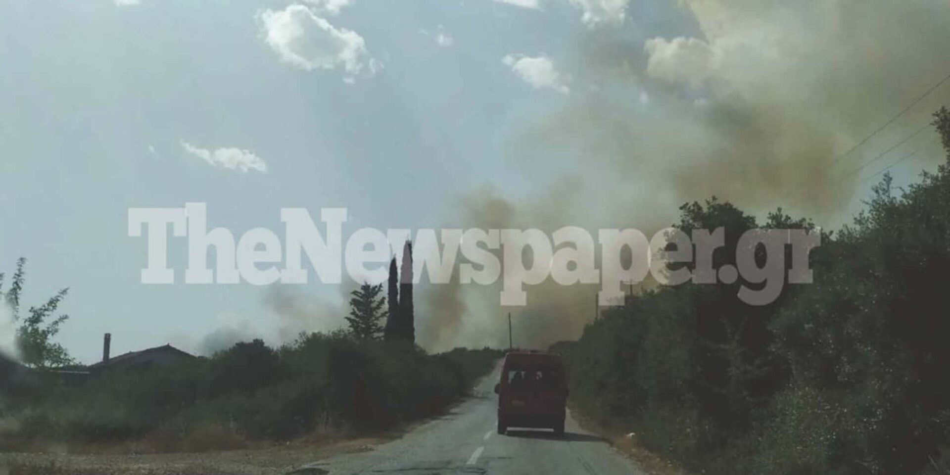 Εικόνα από τη φωτιά στο Βόλο