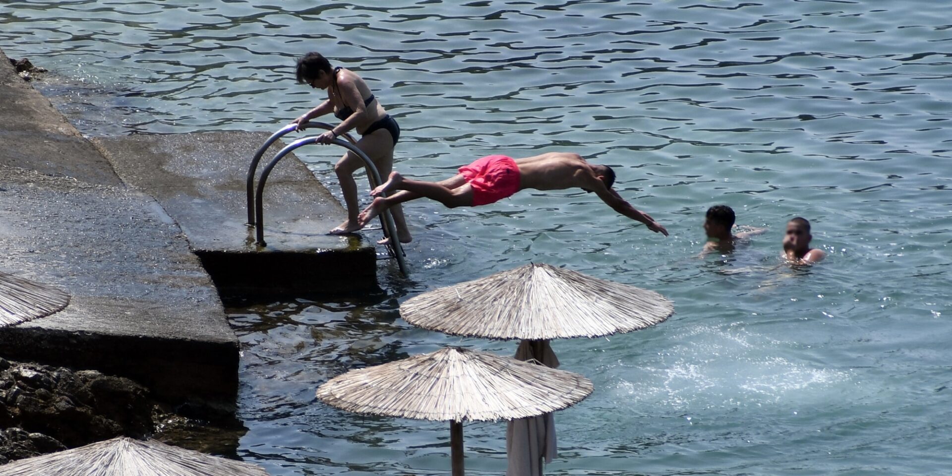 Ακόμα και οι βουτιές θέλουν προσοχή εν μέσω καύσωνα