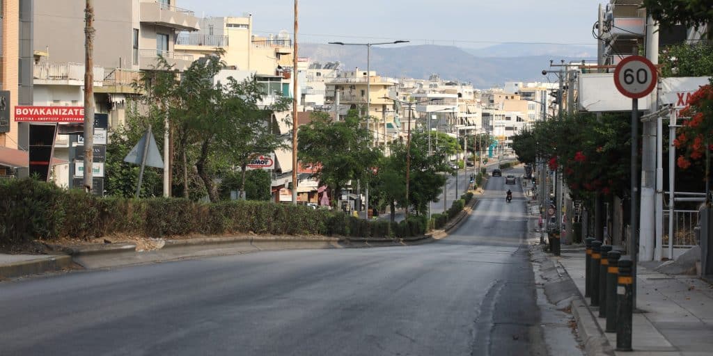 Έρημη πόλη η Αθήνα τον Δεκαπενταύγουστο - Άδειοι δρόμοι στο κέντρο (εικόνες)