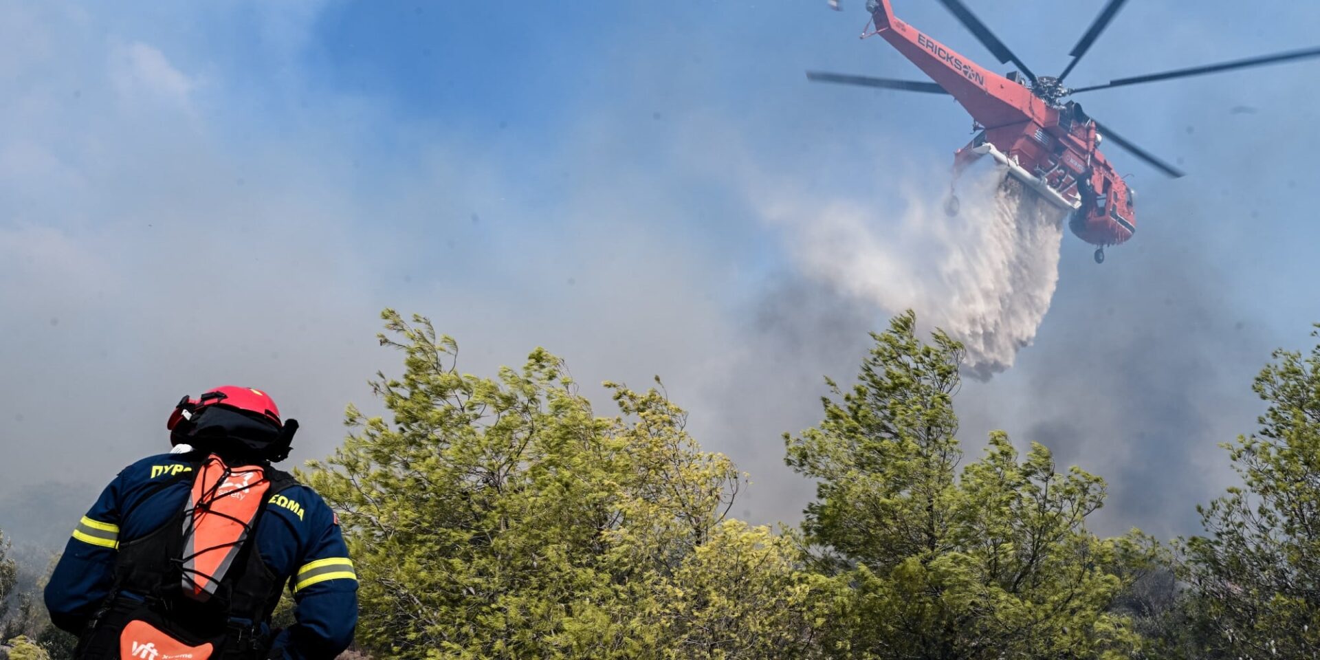 Εικόνα από τη φωτιά στην Πάρνηθα