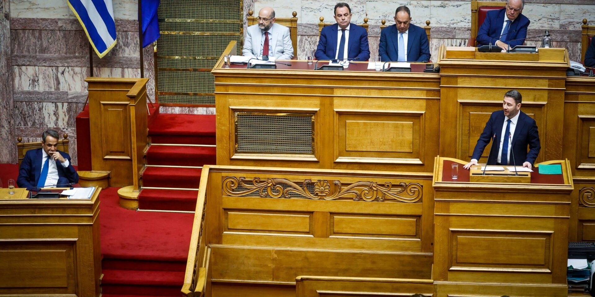 Κυριάκος Μητσοτάκης και Νίκος Ανδρουλάκης στη Βουλή