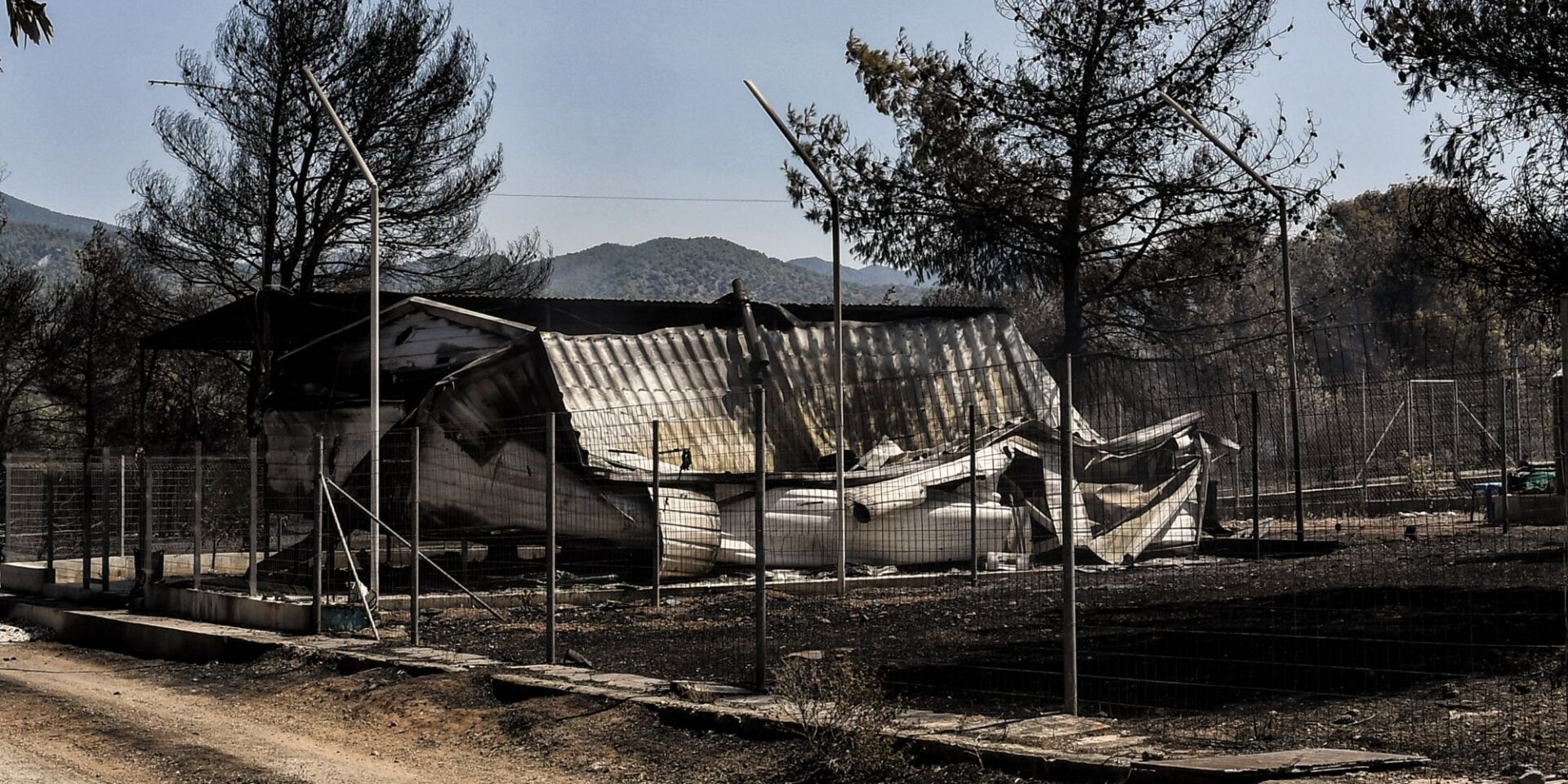 Εικόνα από το πέρασμα της φωτιάς στο Λουτράκι