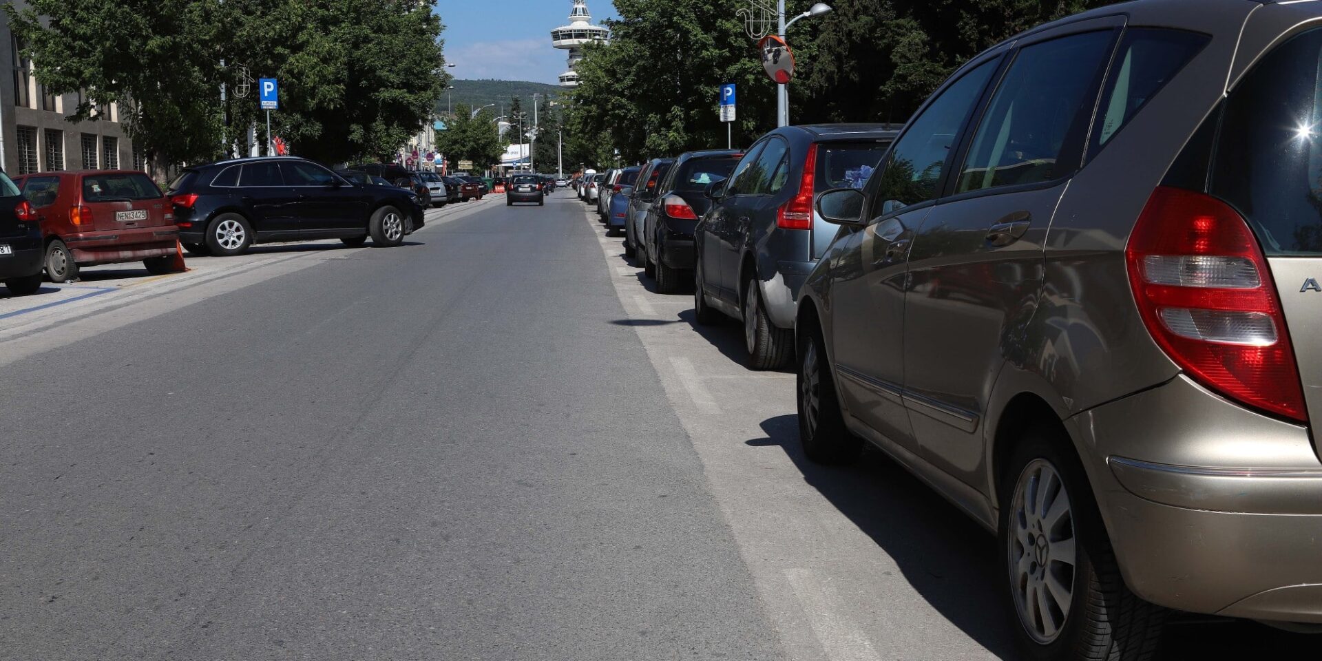 Αυτοκίνητα εκτεθειμένα στον ήλιο