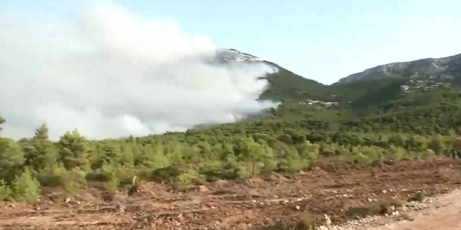 Εικόνα από τη φωτιά στην Πάρνηθα