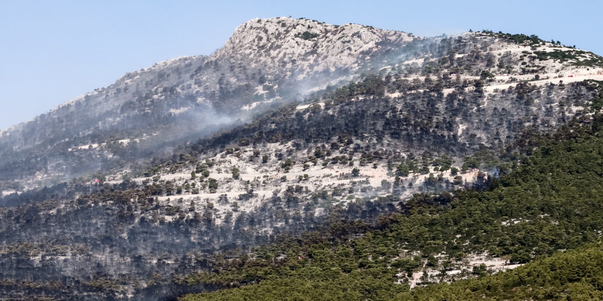 Εικόνα από τη φωτιά στην Πάρνηθα