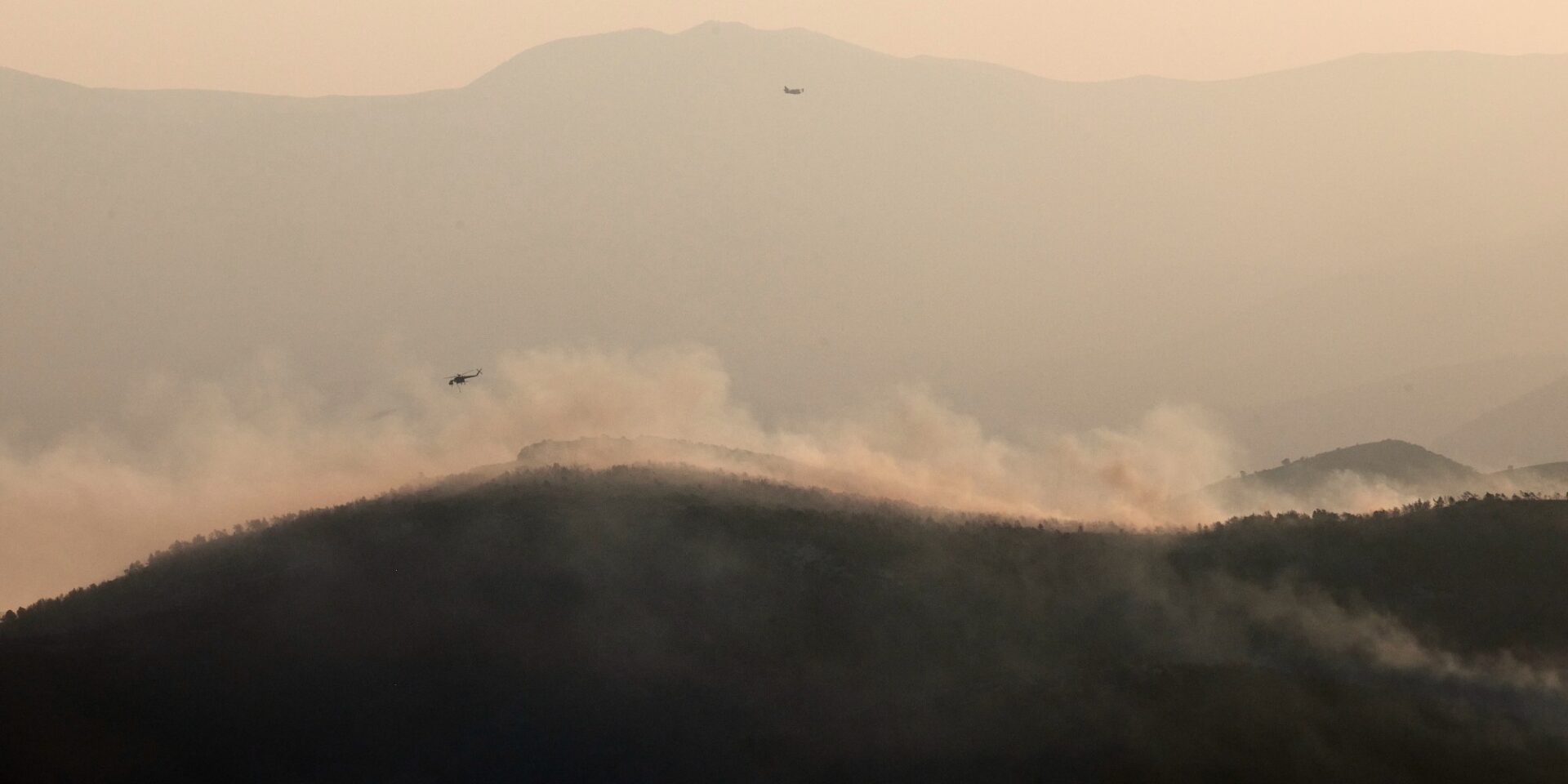 Εικόνα από τη φωτιά στην Πάρνηθα