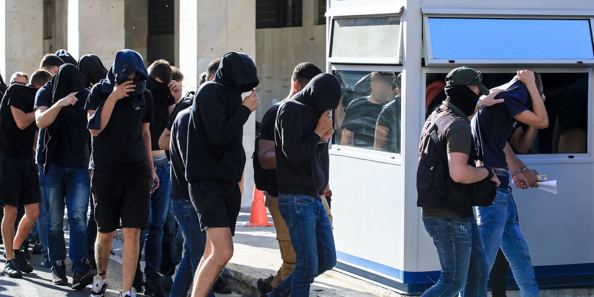 Οι κατηγορούμενοι χούλιγκαν από το φονικό στη Νέα Φιλαδέλφεια