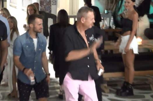 kammenos - Στη Μύκονο ο ανανεωμένος Πάνος Καμμένος, με ροζ παντελόνι και ανοιχτό πουκάμισο (βίντεο)