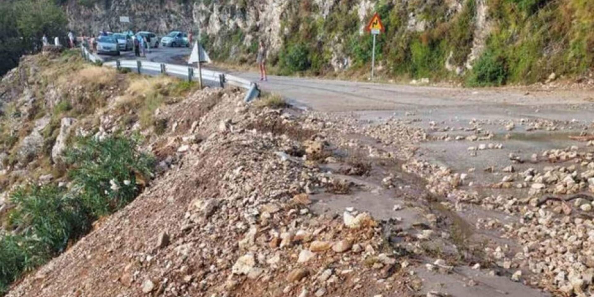 Η κακοκαιρία «Petar» κατέστρεψε κομμάτια του οδικού δικτύου στην Κεφαλονιά