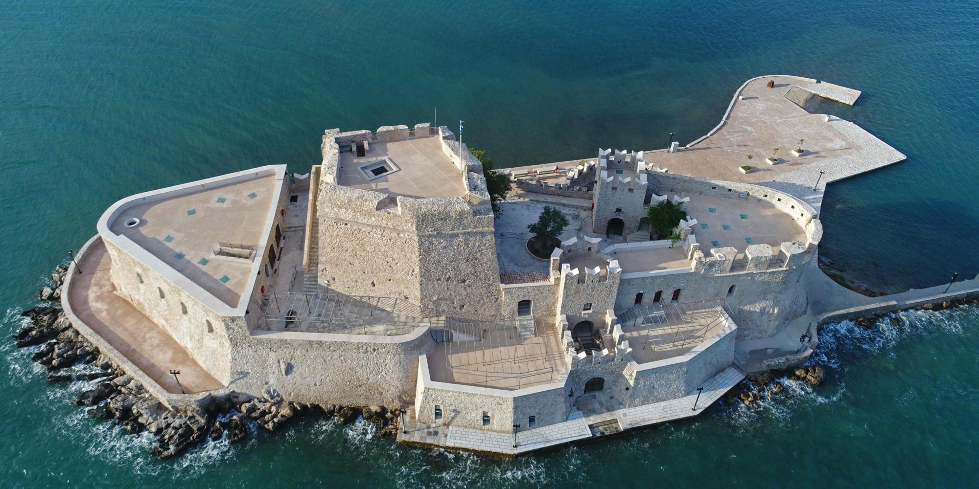 Το Φρούριο Μπούρτζι στο ΝαύπλιοΤο Φρούριο Μπούρτζι στο Ναύπλιο