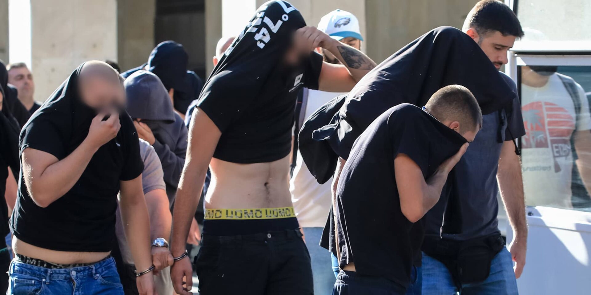Οι κατηγορούμενοι χούλιγκαν των Bad Blue Boys για το θάνατο του Μιχάλη Κατσουρή στη Νέα Φιλαδέλφεια