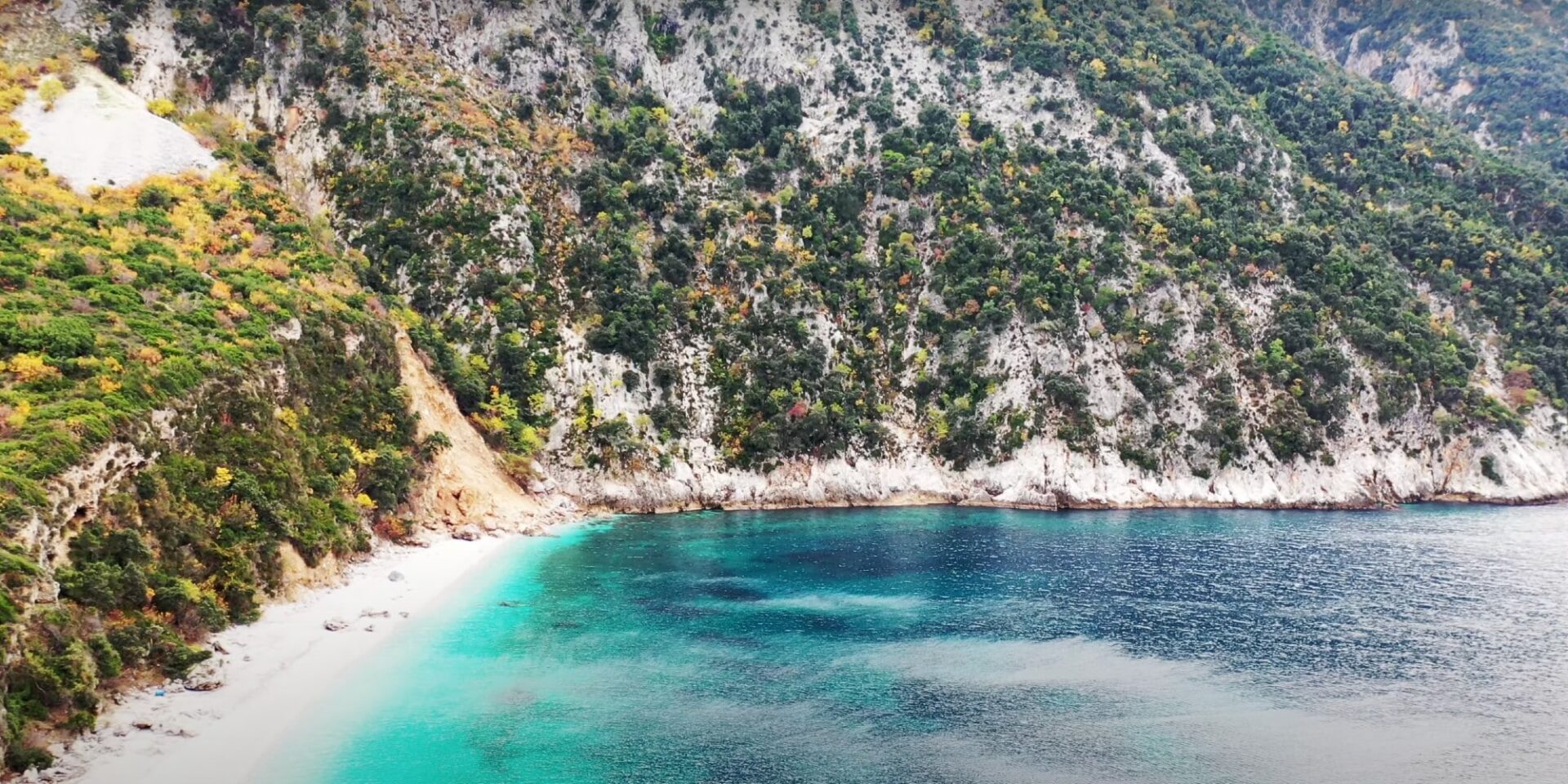 Η παραλία Θαψά στην Εύβοια