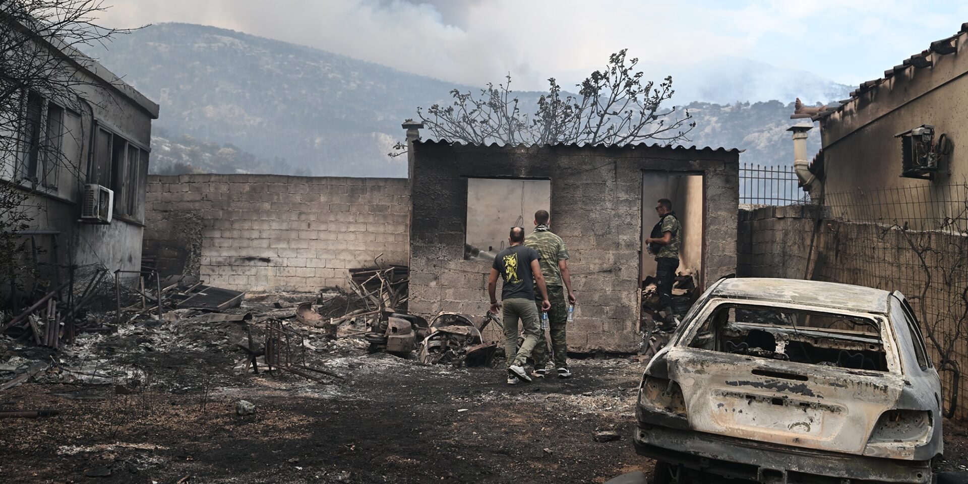 Εικόνα από την καταστροφή της φωτιάς στην Πάρνηθα
