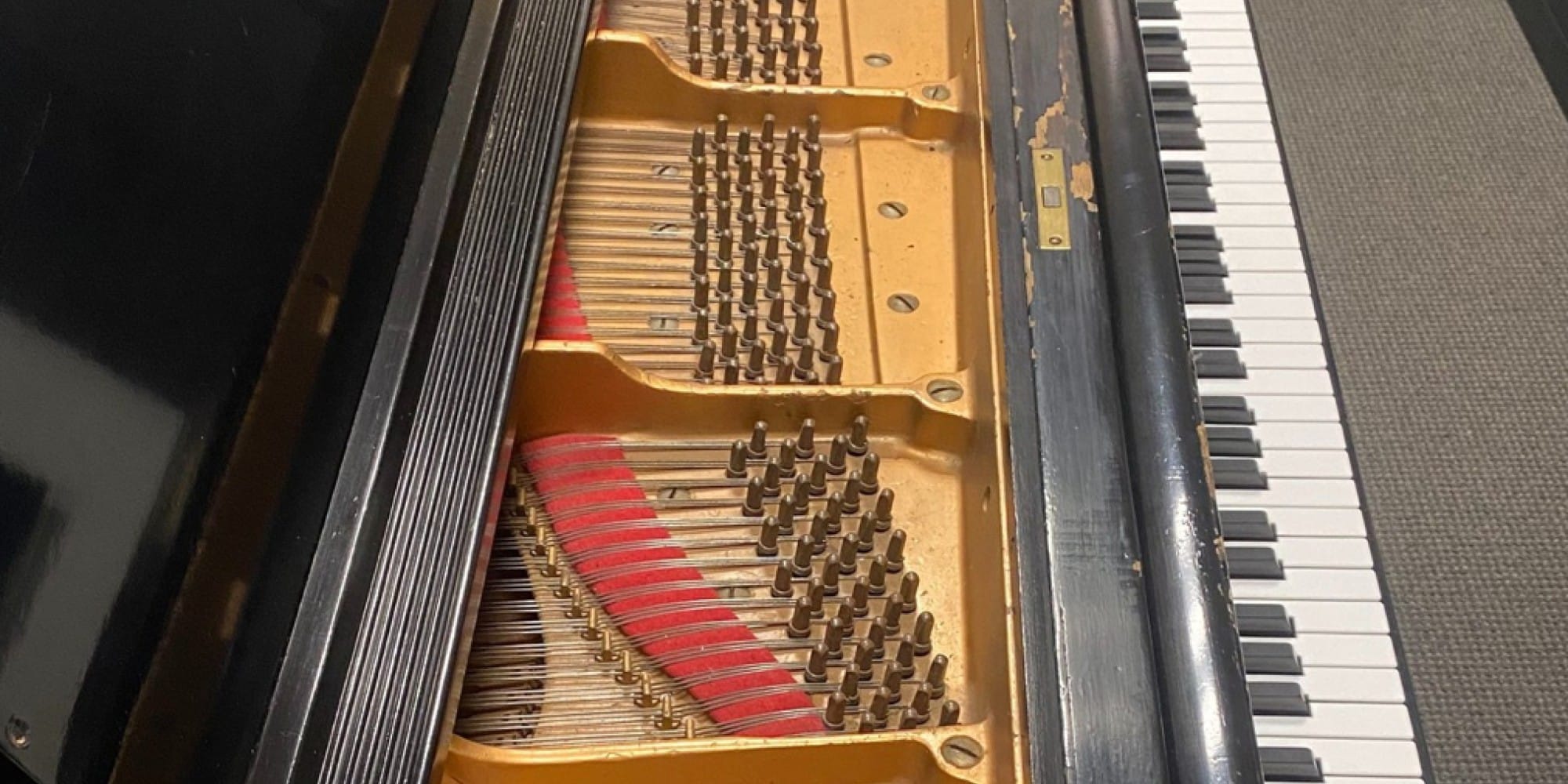 Ιστορικό πιάνο του Τζον Λένον βγαίνει στο «σφυρί»