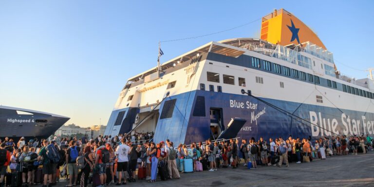 Απλησίαστα τα ακτοπλοϊκά εισιτήρια – Άπιαστο όνειρο οι καλοκαιρινές διακοπές