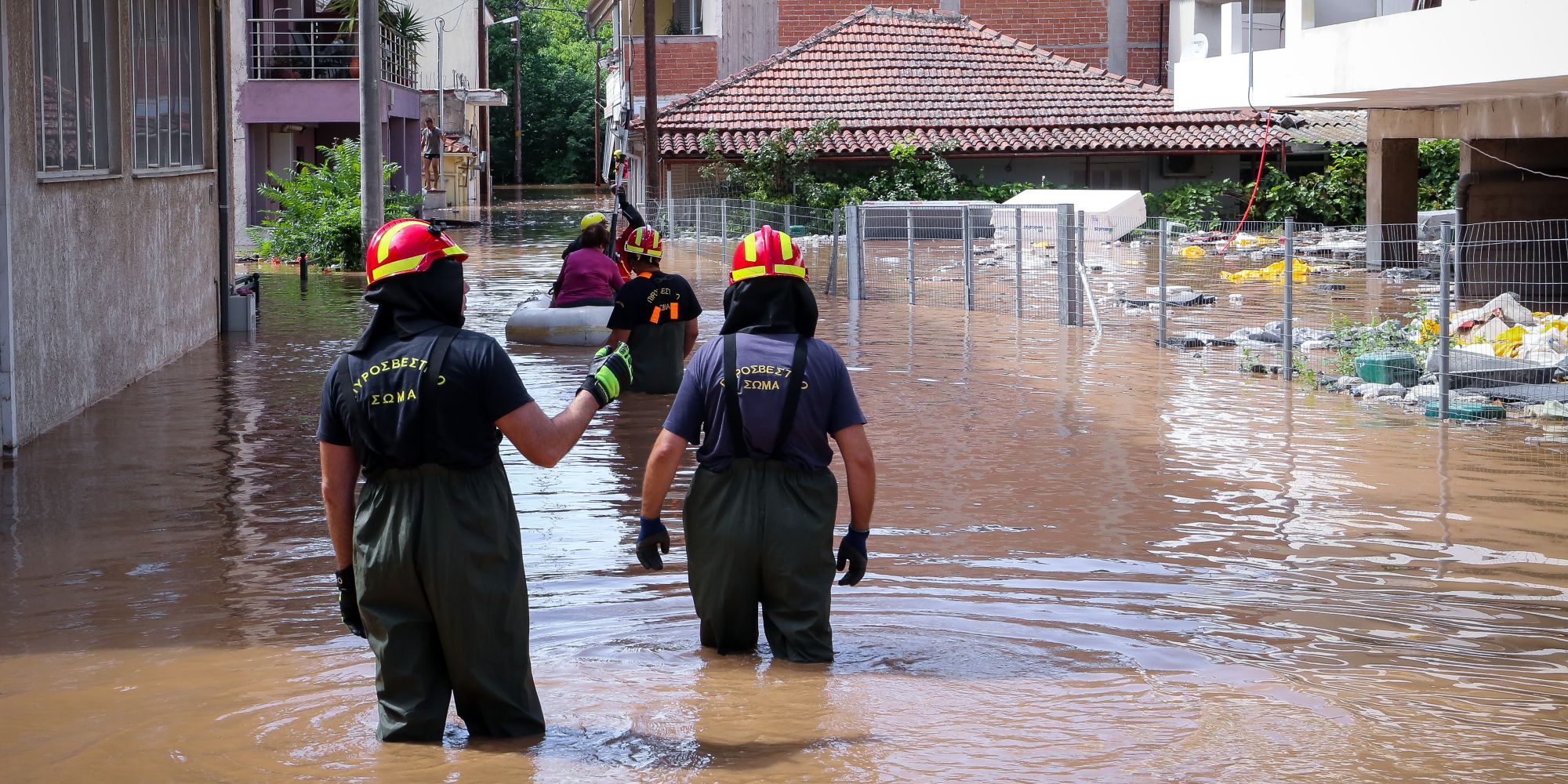 Διασώσεις από την Πυροσβεστική σε πλημμυρισμένες περιοχές