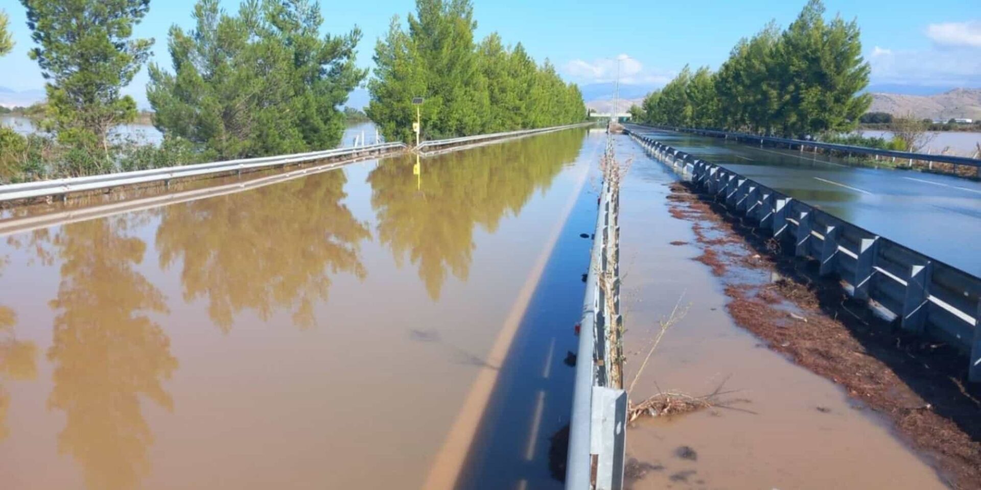 Εικόνα από την πλημμυρισμένη Εθνική Οδό