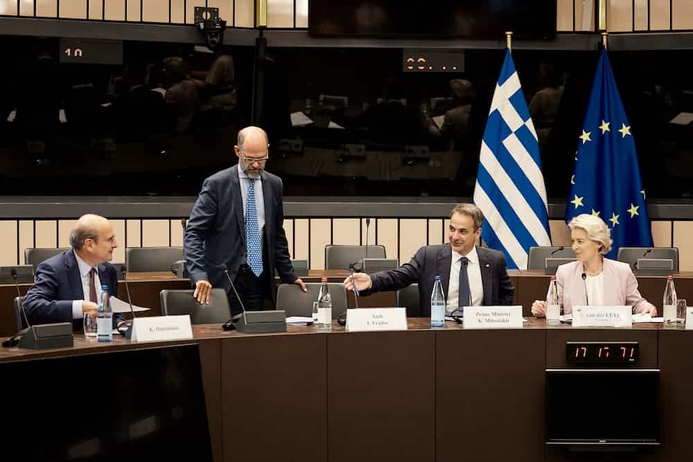 Mitsotakis Strasvourgo - Φον ντερ Λάιεν σε Μητσοτάκη: «Η Ελλάδα θα πάρει 2,2 δισ. ευρώ από την ΕΕ»