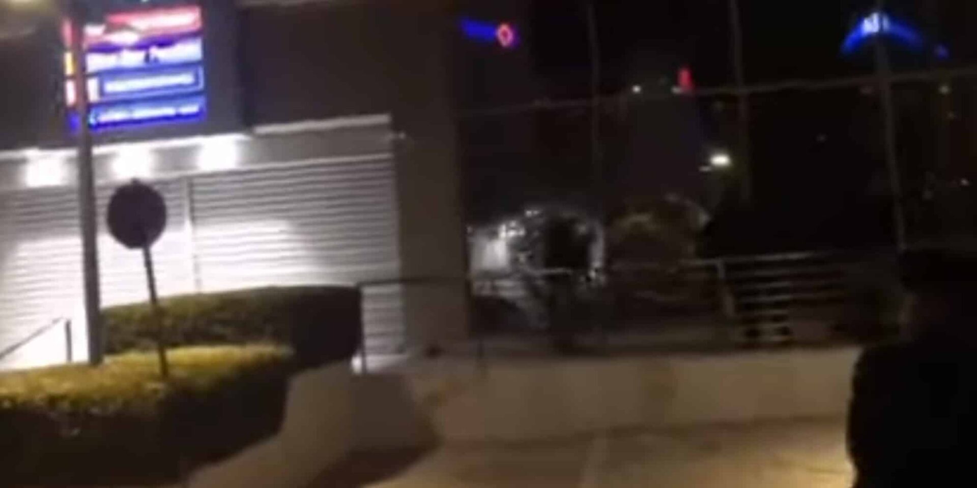 Εικόνα από την επίθεση του Ρουβίκωνα