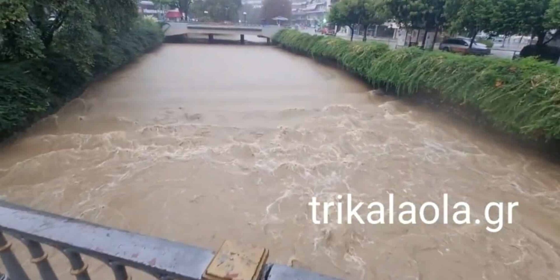 Εικόνα από το ποτάμι στα Τρίκαλα