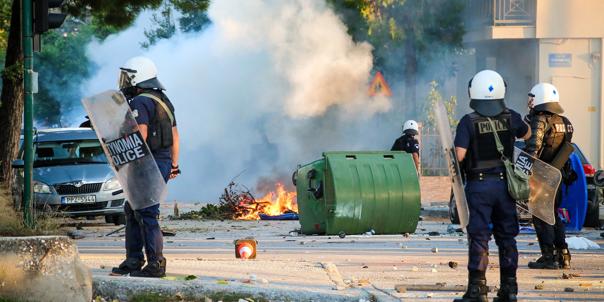 Ένταση ανάμεσα σε αστυνομία και διαδηλωτές στη Λάρισα