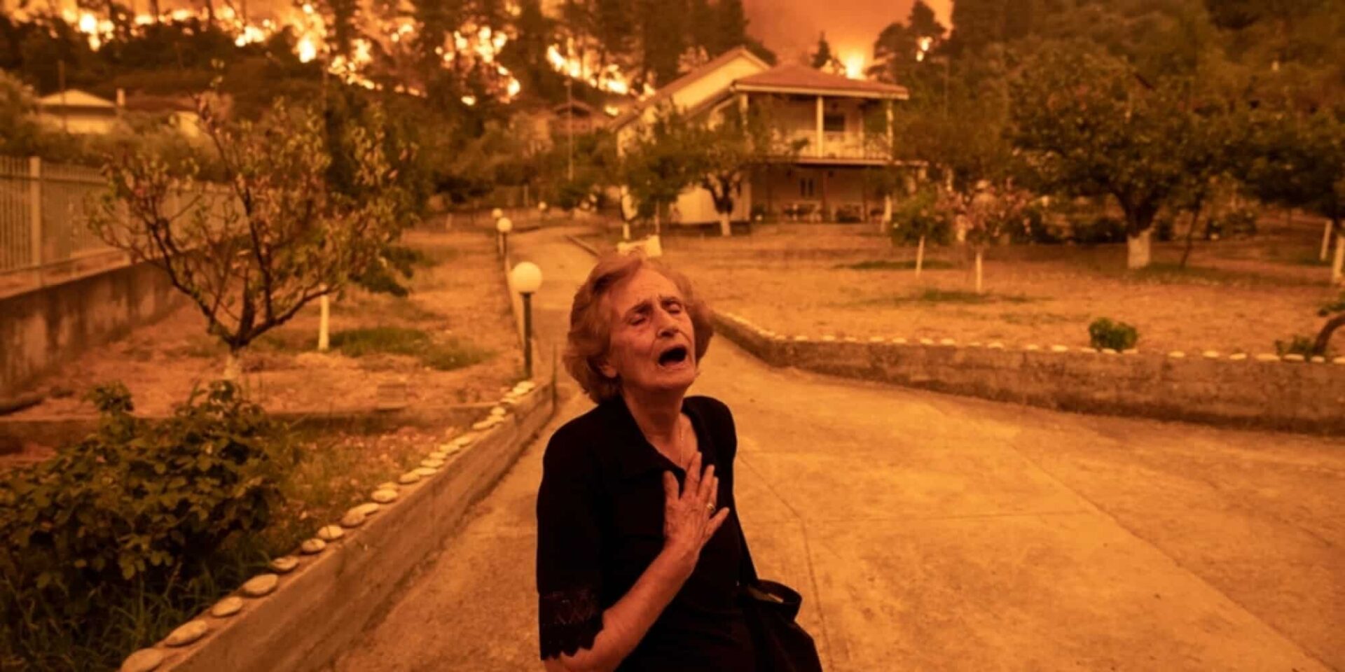 Ηλικιωμένη στις φωτιές της Βόρειας Εύβοιας