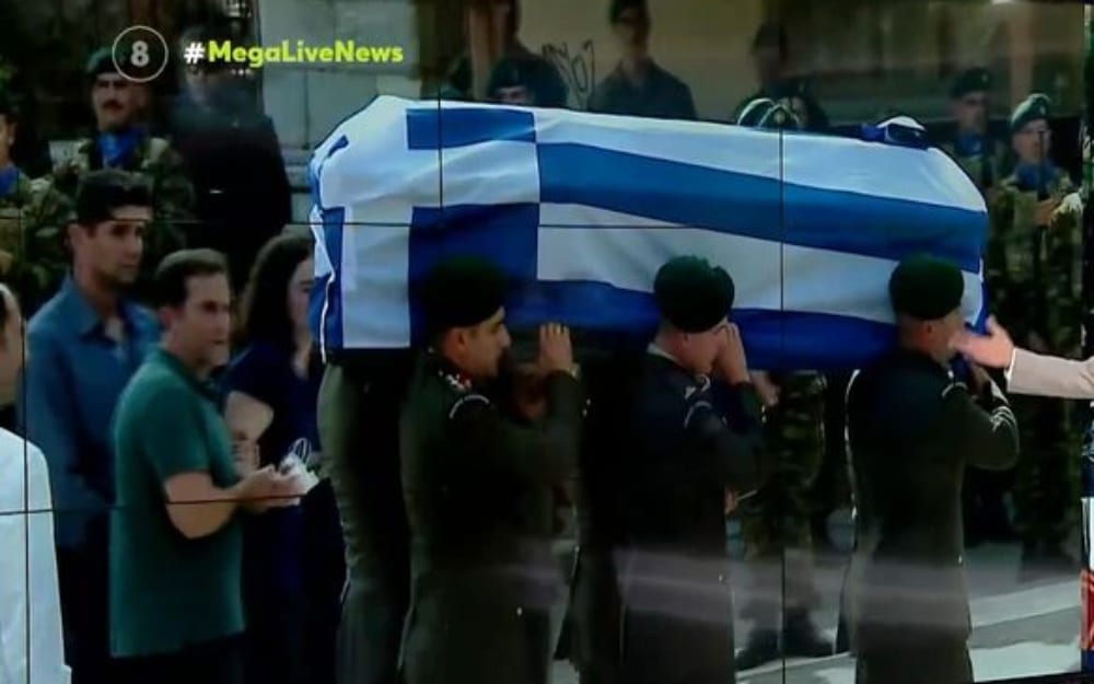 Εικόνα από την κηδεία του αρχιλοχία που σκοτώθηκε στη Λιβύη