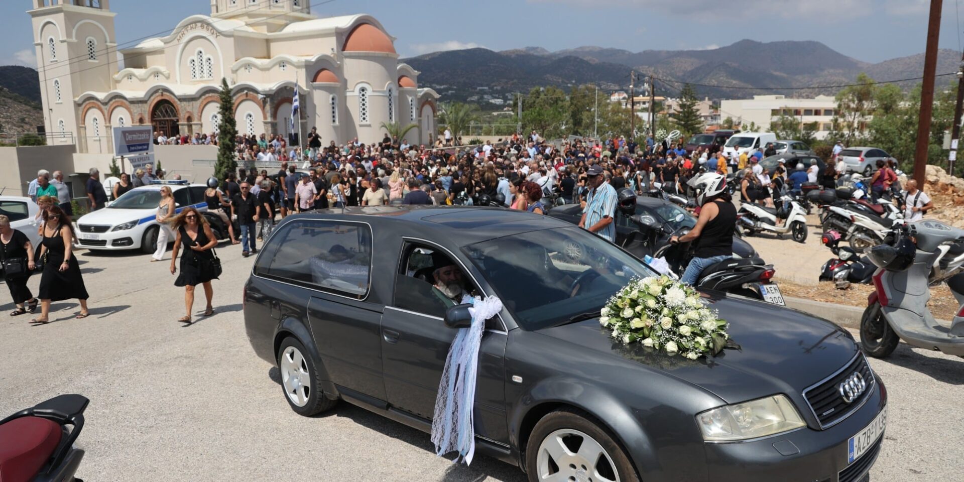 Η κηδεία του Αντώνη στην Κρήτη