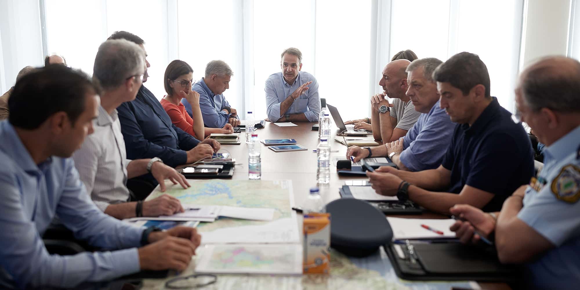 Ο Πρωθυπουργός Κυριάκος Μητσοτάκης στο συντονιστικό κέντρο επιχειρήσεων στην Λάρισα, προκειμένου να ανακοινώσει μέτρα για τους πλημμυροπαθείς της Θεσσαλίας