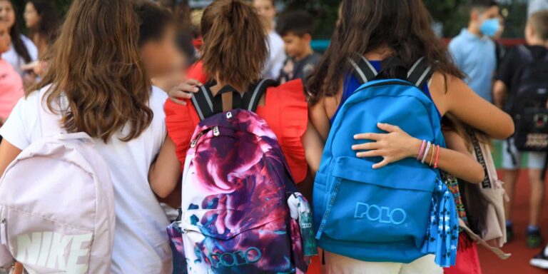 Μειωμένες τιμές στα σχολικά είδη – Αρνητικός πληθωρισμός για 5ο συνεχόμενο μήνα στα σούπερ μάρκετ