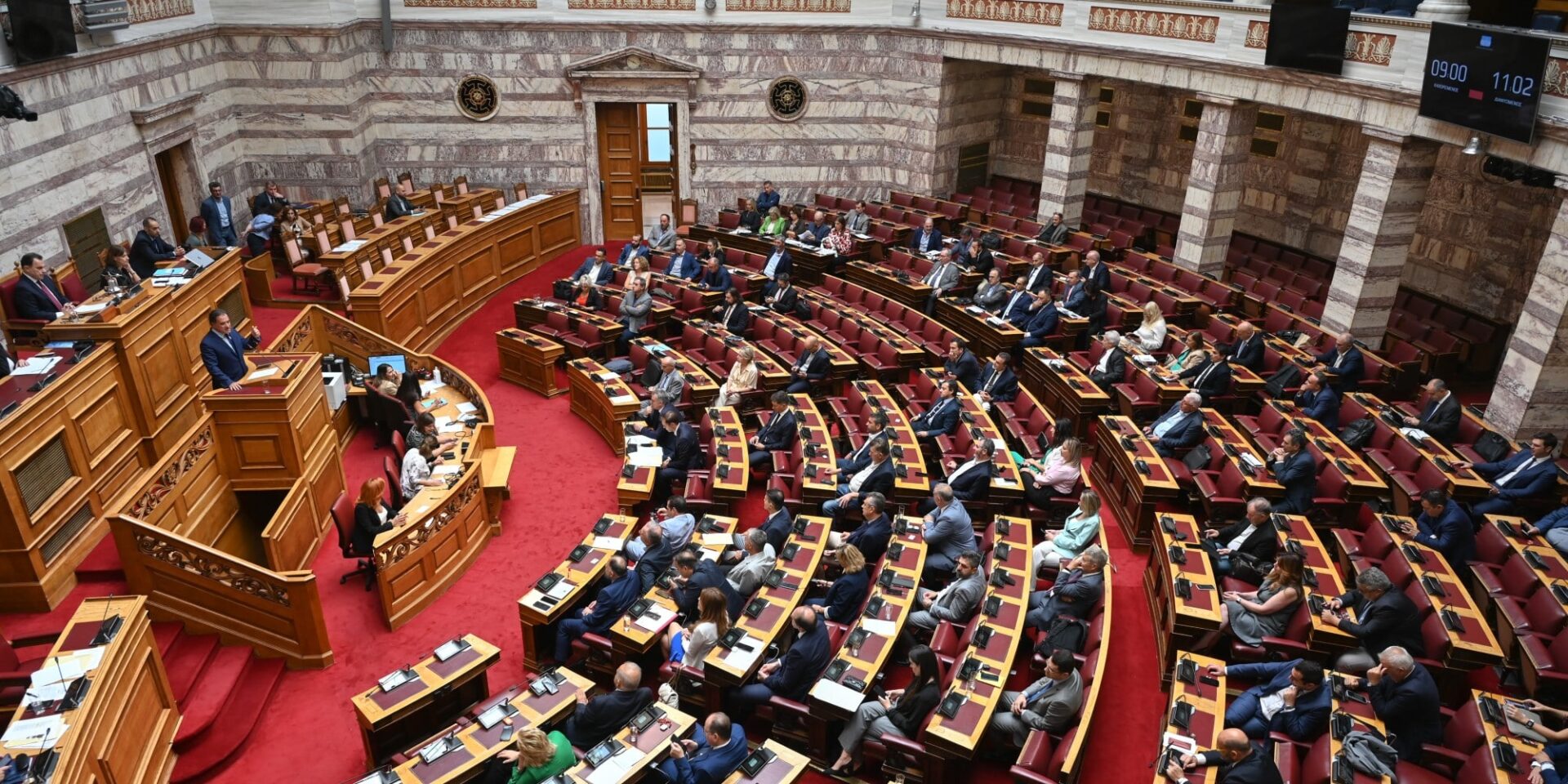 Η ολομέλεια της Βουλής - Φορολογικό Νομοσχέδιο