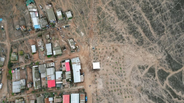 peru synora 1 9 2023 - Περού: Κατεδαφίζεται το «Tείχος της ντροπής» που χωρίζει φτωχογειτονιές από μια πλούσια συνοικία στη Λίμα