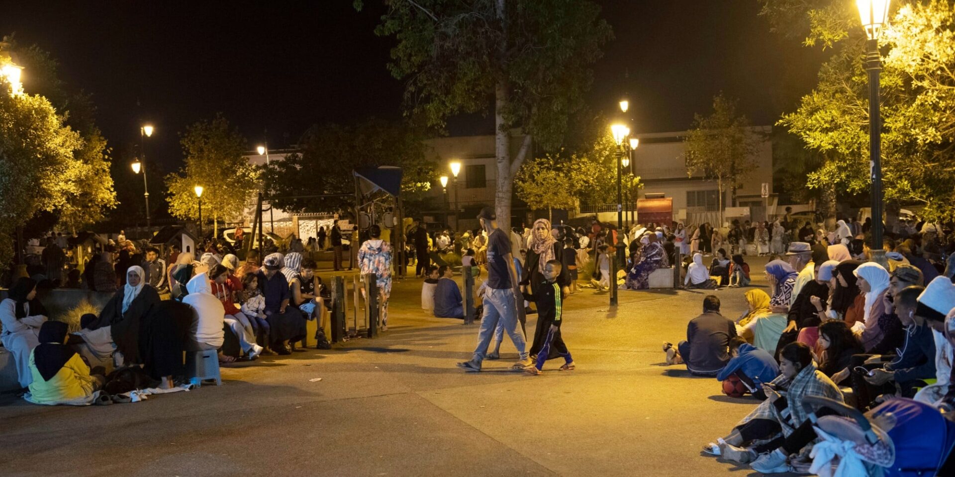 Κόσμος στους δρόμους μετά τον σεισμό στο Μαρόκο