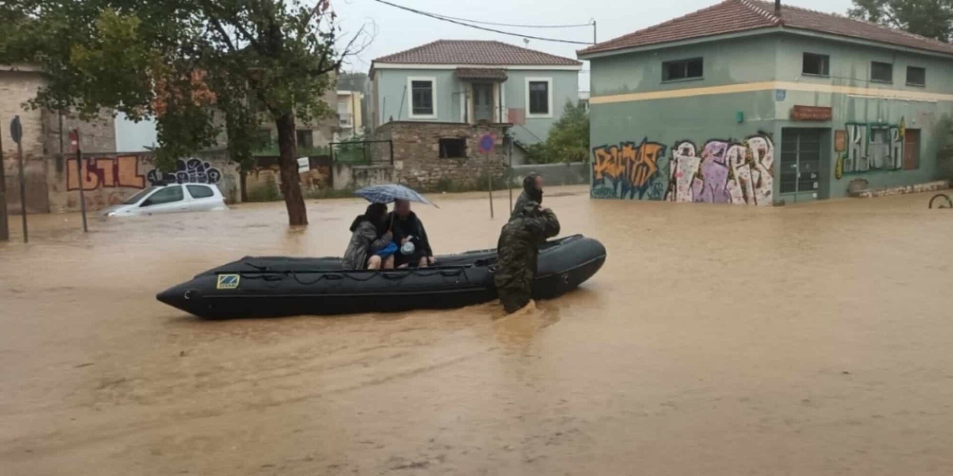 O στρατός στις πλημμύρες