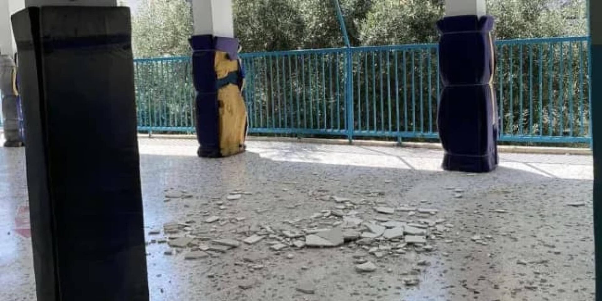 Παιδιά τραυματίστηκαν από πτώση σοβάδων σε σχολείο στα Πετράλωνα