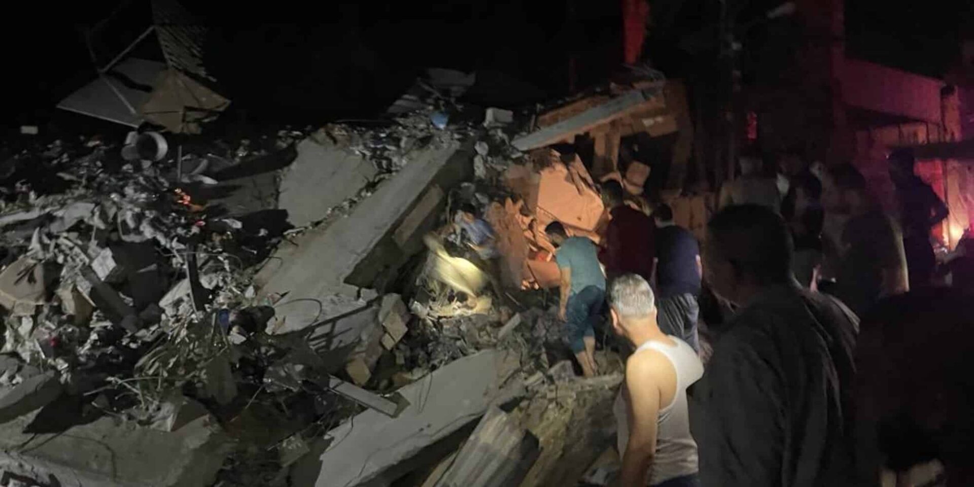 Εικόνα από τον βομβαρδισμό στην εκκλησία