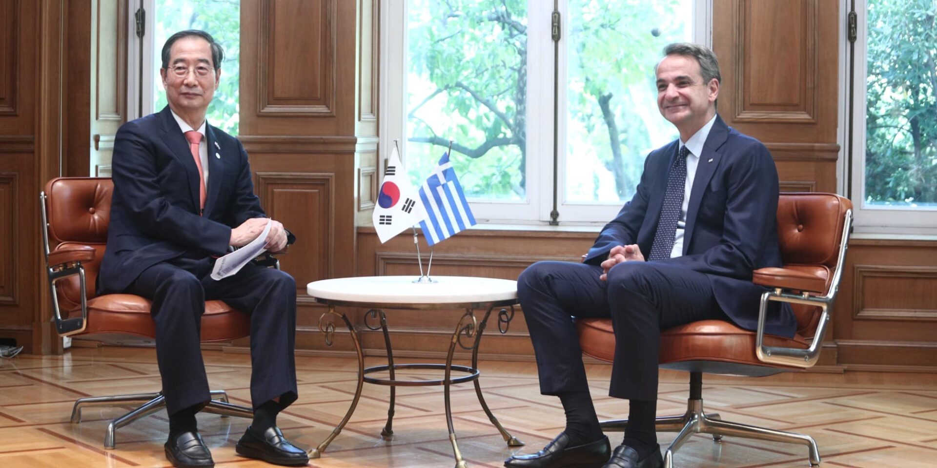 O Κυριάκος Μητσοτάκης με τον πρωθυπουργό της Νότιας Κορέας