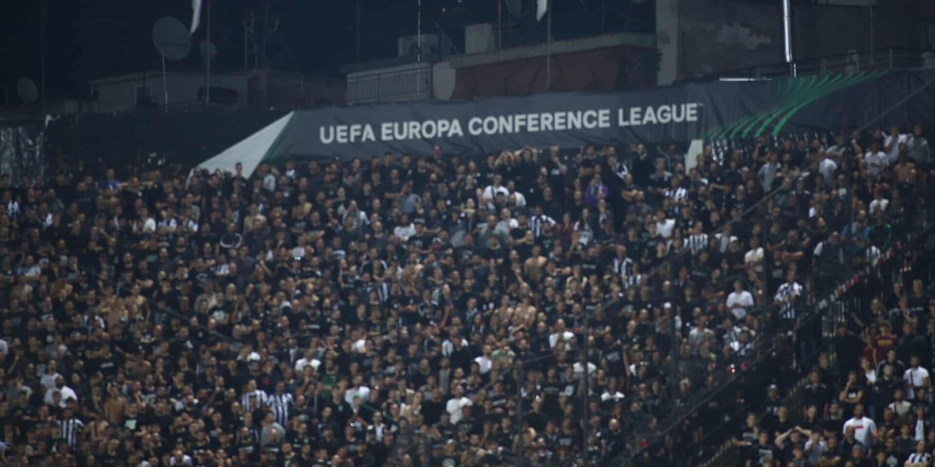 Κόσμος του ΠΑΟΚ στο ματς με την Άιντραχτ