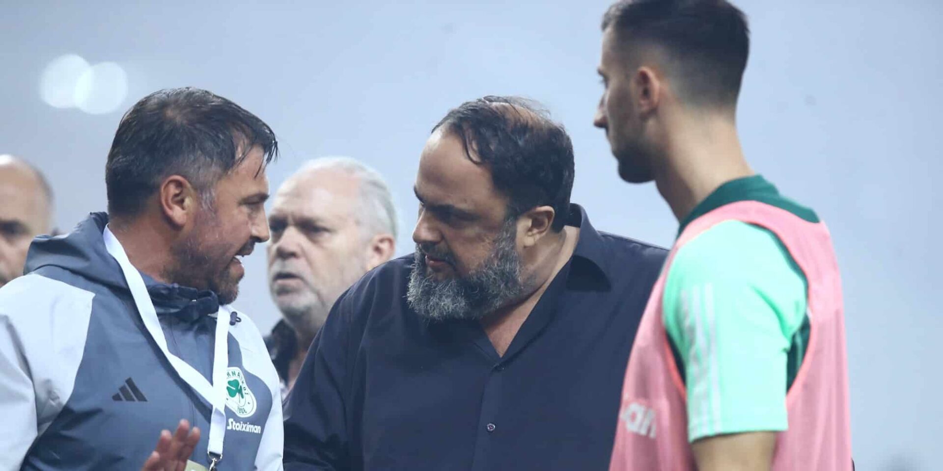 Ο Βαγγέλης Μαρινάκης στο ντέρμπι Ολυμπιακός-Παναθηναϊκος
