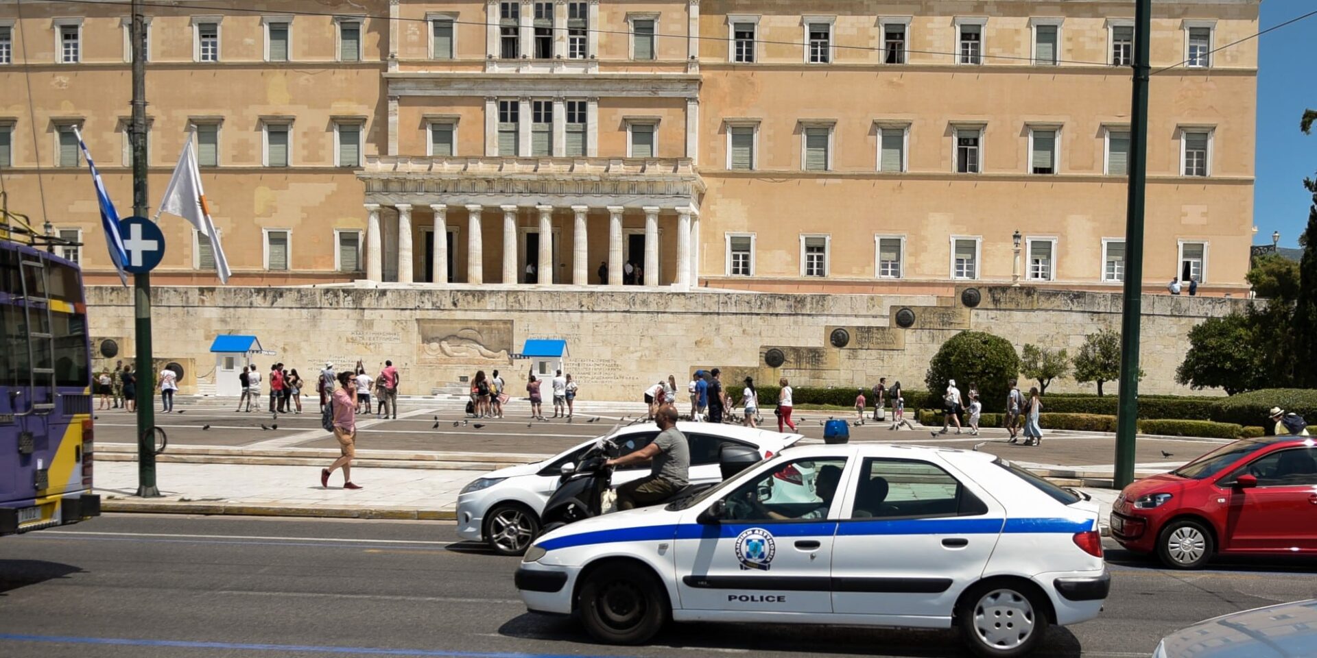 Περιπολικό στη Βουλή