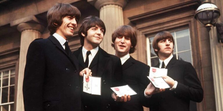 Beatles: «Έσπασε» το ρεκόρ δημοπρασιών η κιθάρα του Τζον Λένον από το άλμπουμ «Help!»