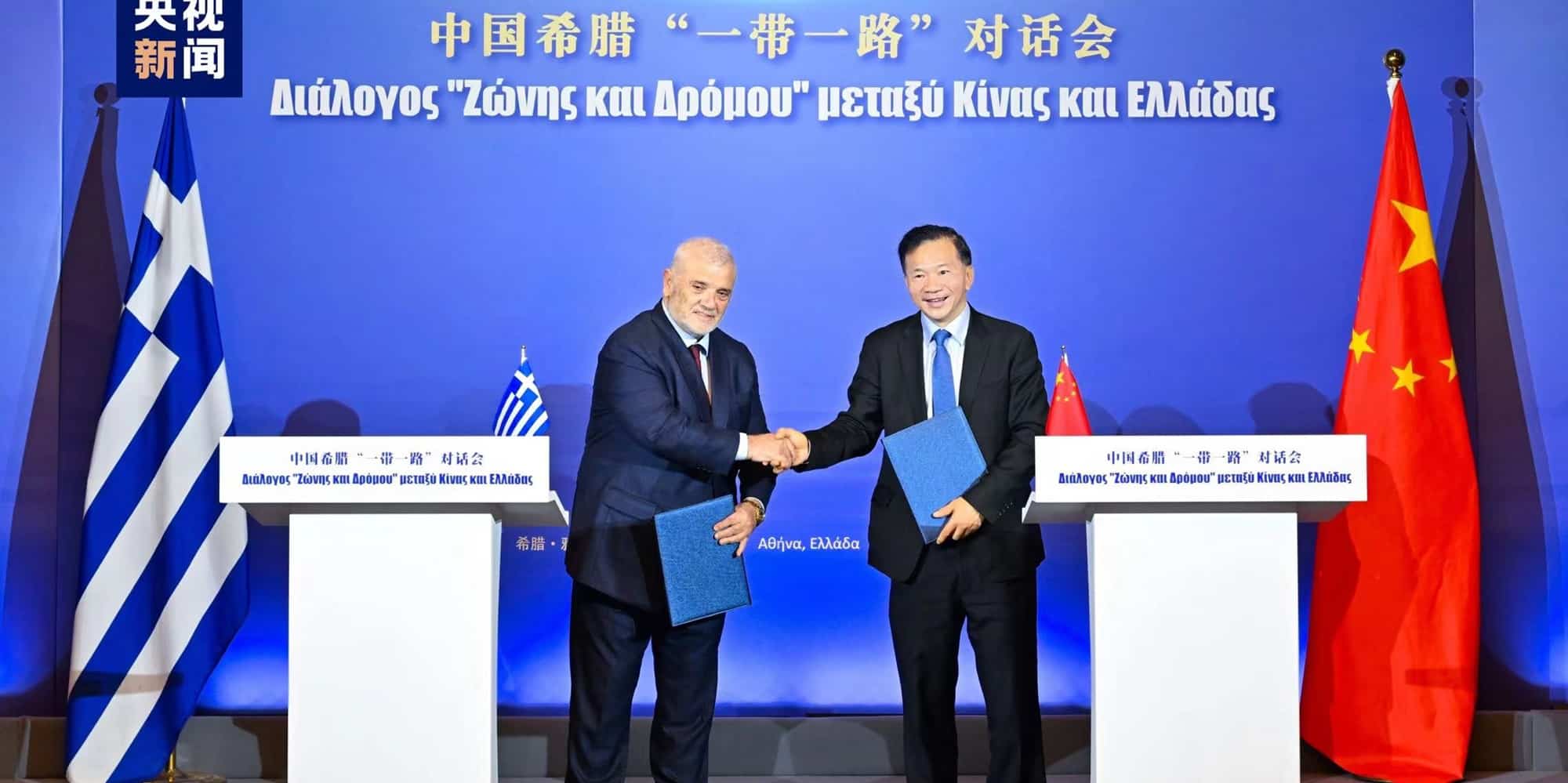Ο Δημήτρης Μελισσανίδης και ο Σεν Χάισιόνγκ, αναπληρωτής υπουργός Δημοσιότητας της Κίνας στην Ελλάδα