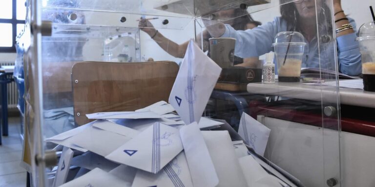 Δημοσκόπηση Opinion Poll: Ο ΣΥΡΙΖΑ κατρακυλάει στην 5η θέση – Τα φαβορί για τις εσωκομματικές εκλογές του ΠΑΣΟΚ