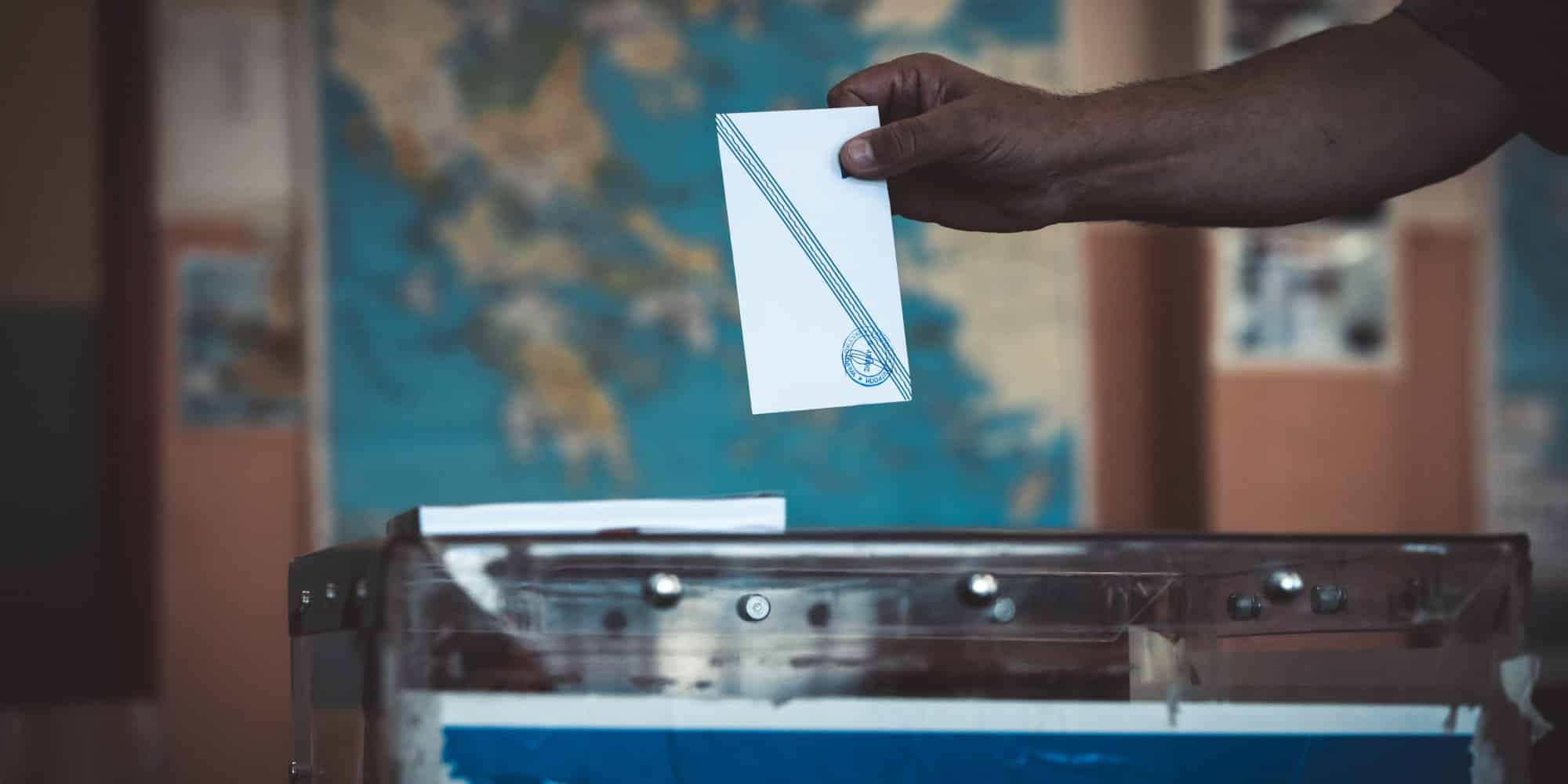 Φάκελοι σε κάλπη σε εκλογές - Ευρωεκλογές