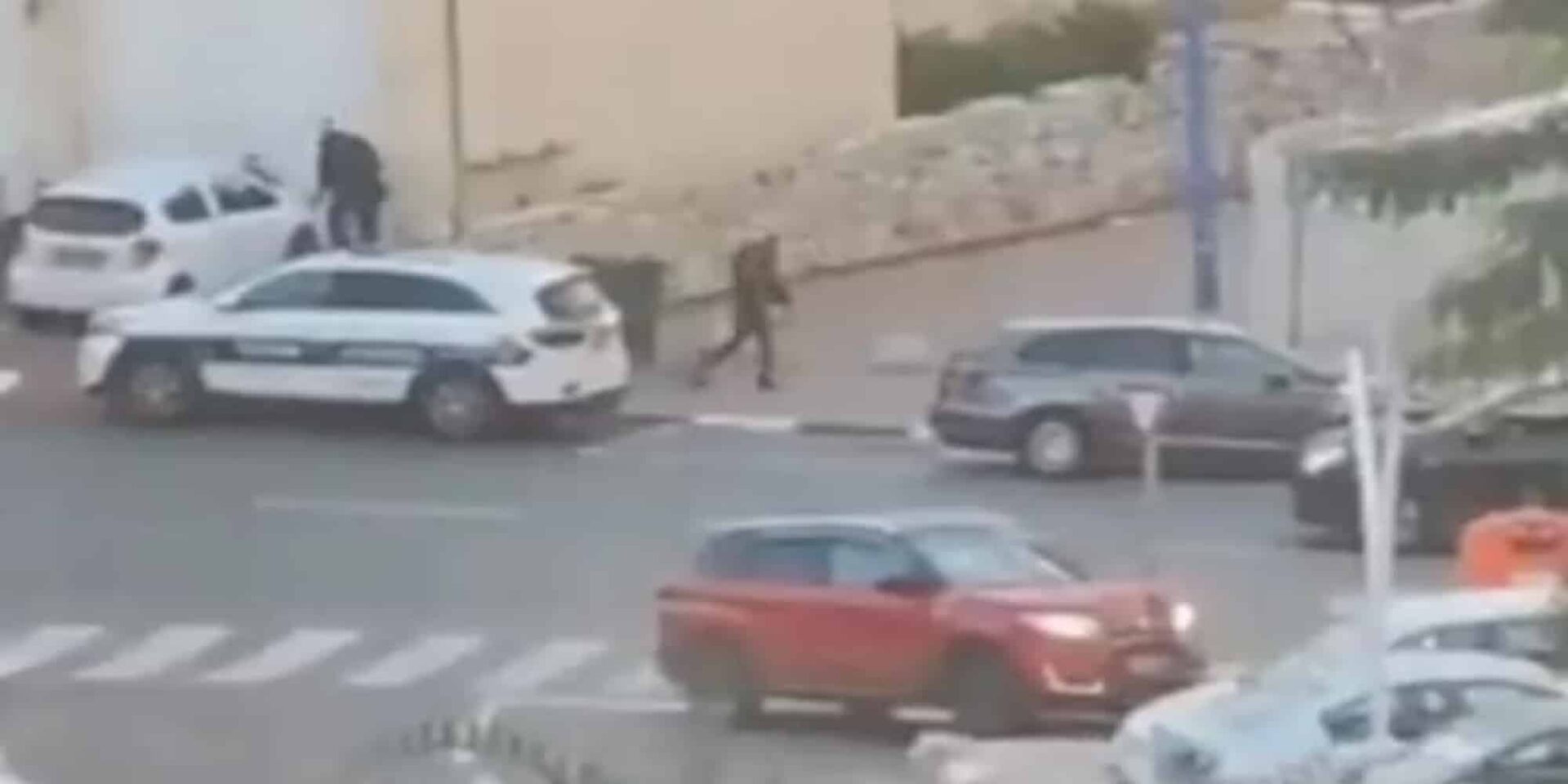 Ένοπλοι πυροβολούν πολίτη μέσα στο αυτοκίνητό του στο Ισραήλ