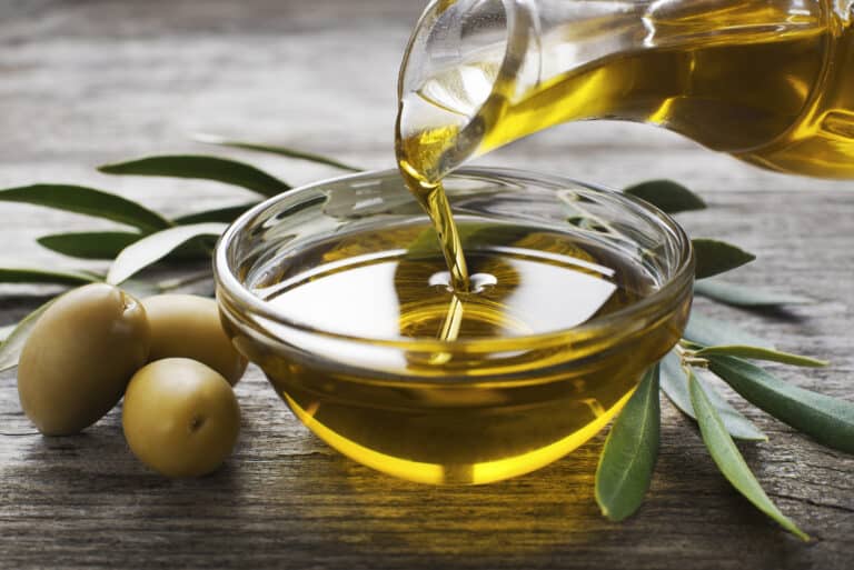 Πέφτει η τιμή στο ελαιόλαδο – Οι προβλέψεις για τους επόμενους μήνες