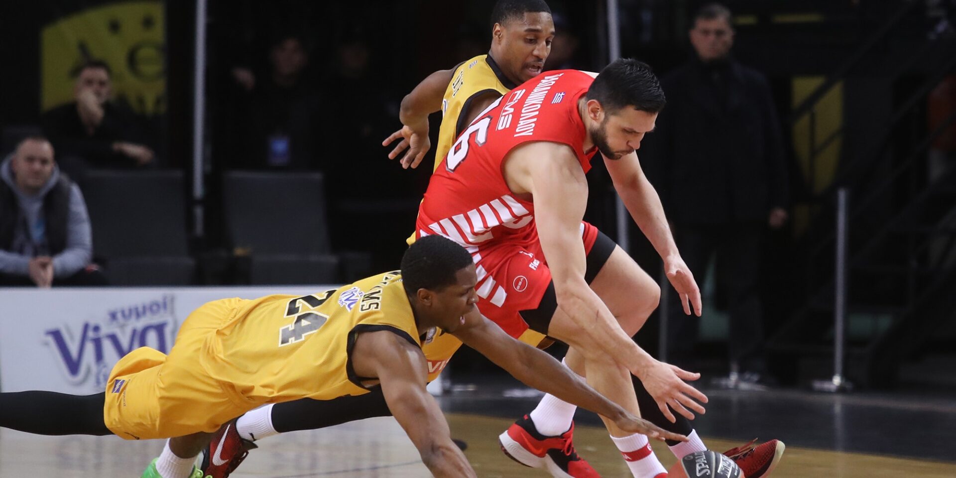 Εικόνα από παλαιότερο ματς της Basket League Ολυμπιακός-ΑΕΚ
